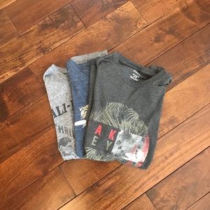 Bundle  of 3 men’s tees.  Oakley and Lucky